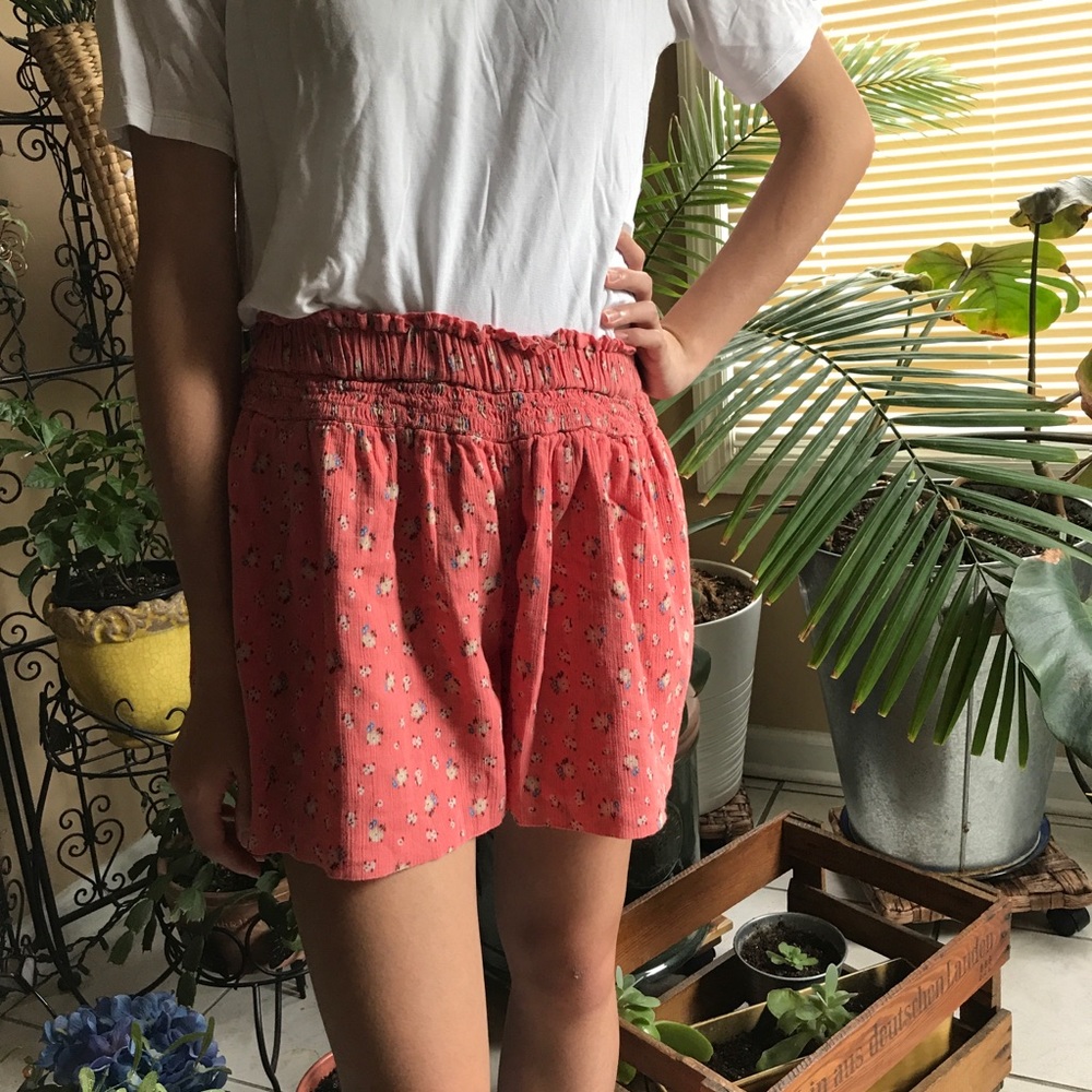 💛 Gap floral flowy shorts